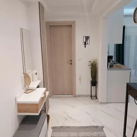 Thessvibe Apartament *