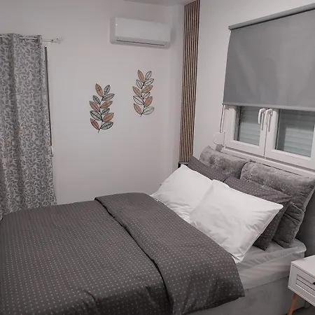 Thessvibe Apartament *